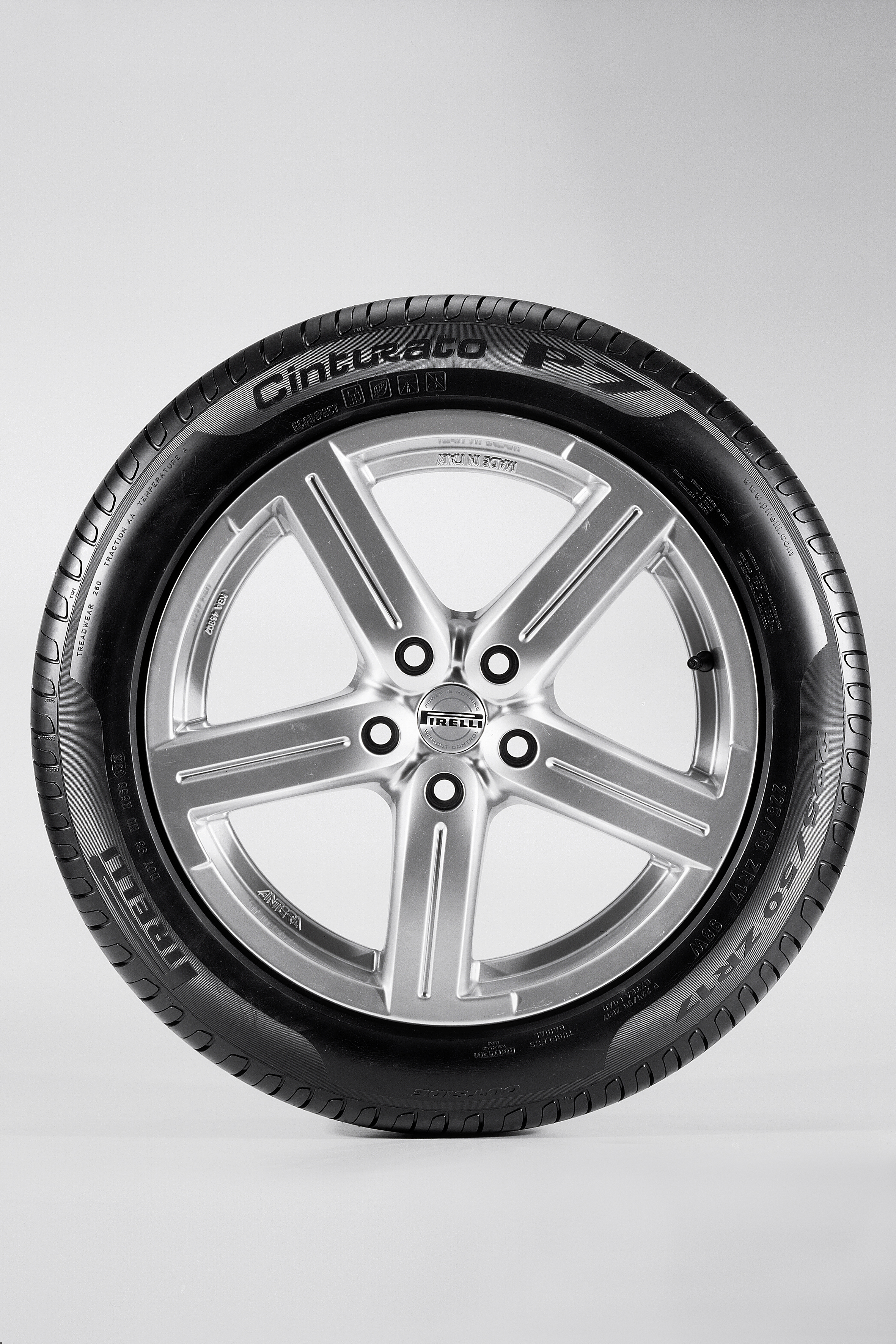 картинка Pirelli-R18 225/50 95W Pirelli Cinturato P7 * Run Flat от нашего магазина